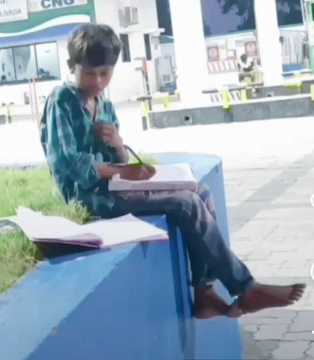 मुसकुराओ रे..
   जो होगा 
देखा जाएगा...🤗😊☺