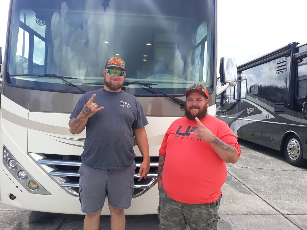 It is guys weekend at the mud park. Troy, Derrek and their buddies took the Thor Hurricane 34J with outdoor kitchen for a weekend of fun and partying! #customerspotlight #rvrental #mancave #guystrip https://t.co/MeAd0dJXRk