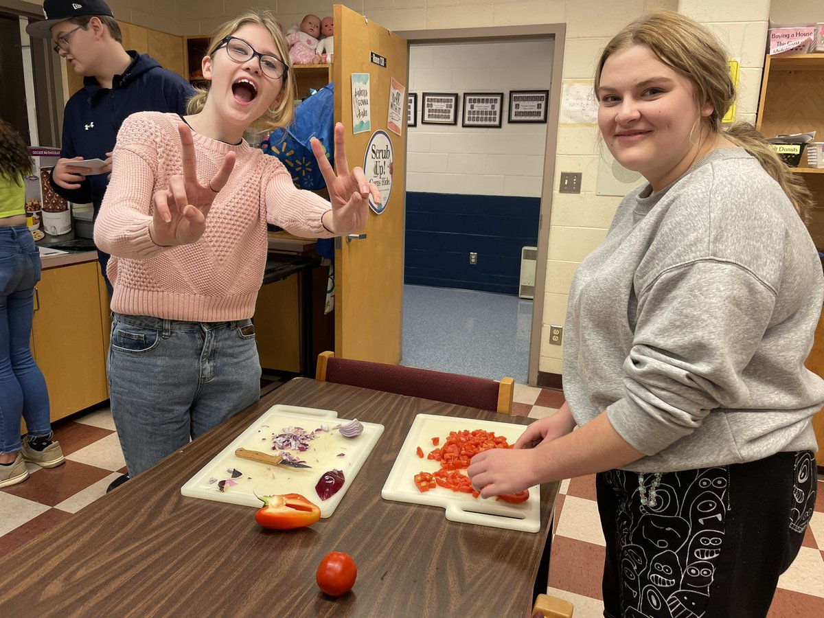 Ms Tissel tweet media