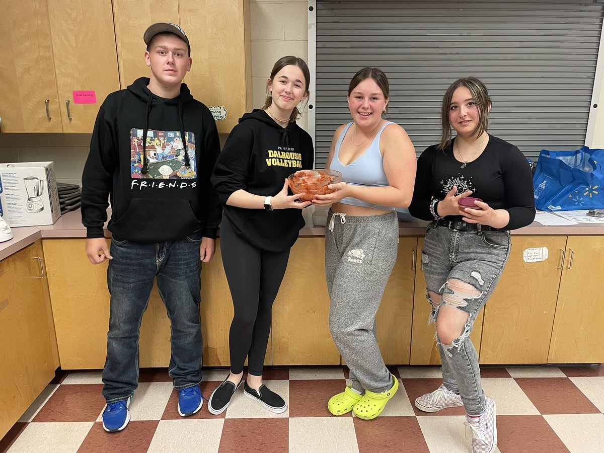 Ms Tissel tweet media