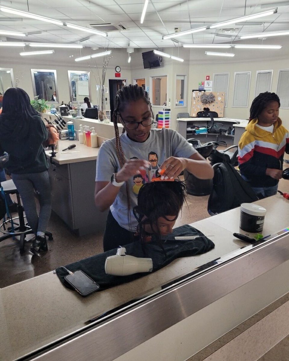 TCTATuscaloosa's tweet photo. ✂️ @KrystaDarling1’class trains on full cosmetology servicing.
💈Wash, cut, and style.
✅Clients get the ⭐️star⭐️treatment.
#CosmetologyDeptGoals
#simulatedworkplace
#CTE
@tctaworldofbea3 @BranchJetta @RyanBK23 @TCTATuscaloosa @TCSBoardofEd @tuscaloosacity https://t.co/d20yUCkKZF
