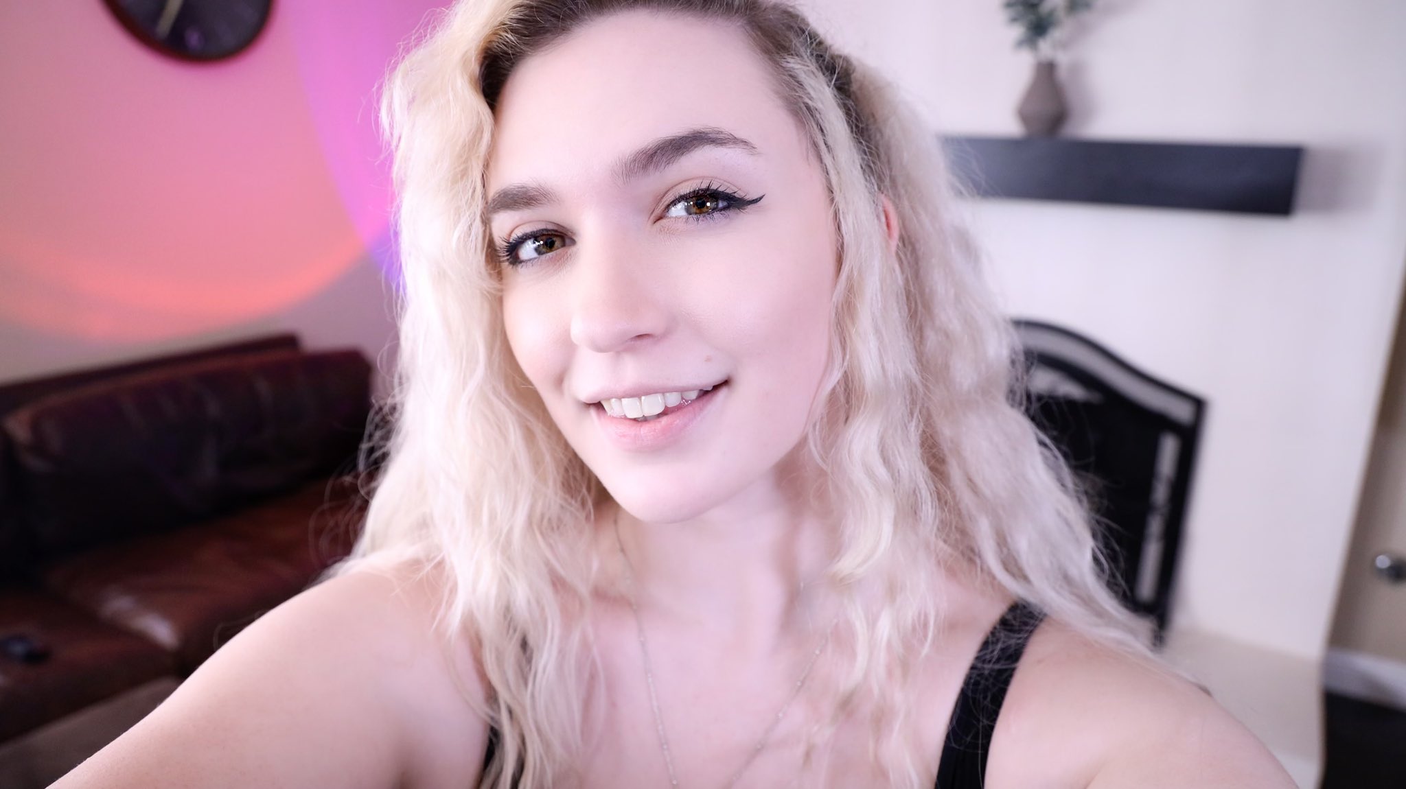 RoseASMR on X: Premiering at 1 PM PST !! ☺️💕 #ASMR | Loving Girlfriend  Welcomes You Home ♡ t.cot9Q6TNBNpQ rts super appreciated!! c:  t.coUd2Aj7jv29  X