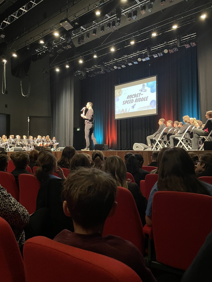 Inspiring afternoon with <a href="/WVCSurrey/">Wey Valley College</a> watching <a href="/cfoleypoetry/">Christian Foley</a> as part of the <a href="/TWSPartnership/">The West Surrey Partnership</a> Literacy afternoon 📖 ✍️ 🗣