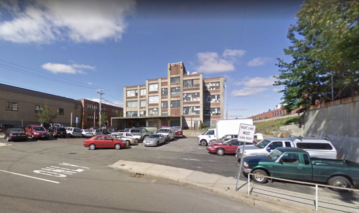 Fall in our second year garden (taken today)! Check out the before shots from 2017 and 2009 😱 amazing how much the space has changed 🌼🌱🌾