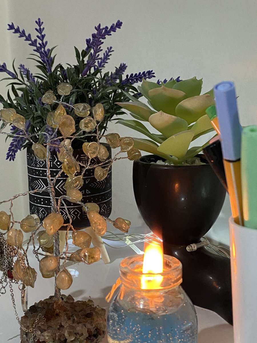 physimary's tweet image. eu amo TANTO o meu cantinho