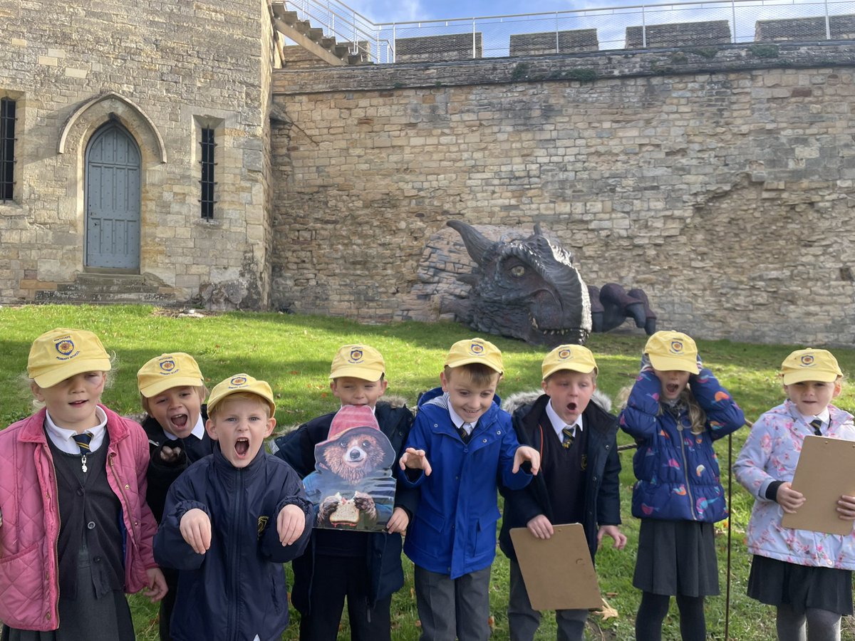 Class2Winthorpe's tweet photo. We followed the map to find Paddington’s postcard photos! https://t.co/6Ui9Ec36Qh