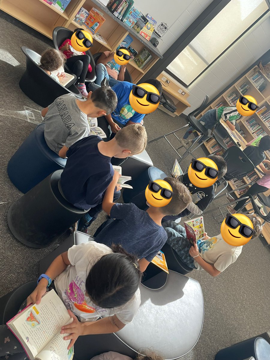 À la bibliothèque avec la classe de @ItoChelsea !