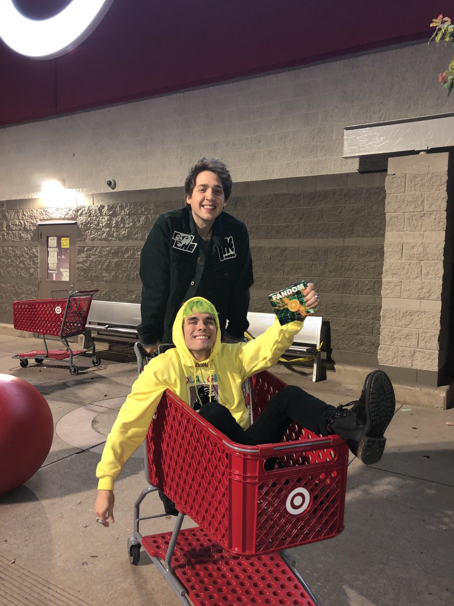 3 YEARS AGO TODAY EVERYONE WAS BUYING THEIR FANDOM CDS AT TARGET AND HAVING SEX WITH THEM IN THE PARKING LOT!!!! COOL