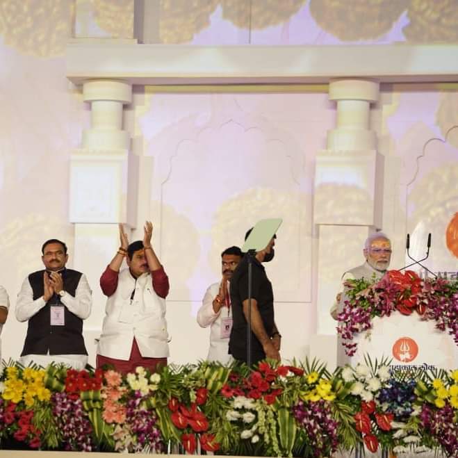 bjpanilfirojiya's tweet photo. अद्भुत-अलौकिक-अद्वितीय-दिव्य #श्री_महाकाल_लोक के लोकार्पण की श्रृंखला में आयोजित जनसभा को सम्बोधित करते आदरणीय प्रधानमंत्री श्री @narendramodi जी के साथ कुछ अविस्मरणीय क्षण!......
#ShriMahakalLok https://t.co/PJtR6COcKt