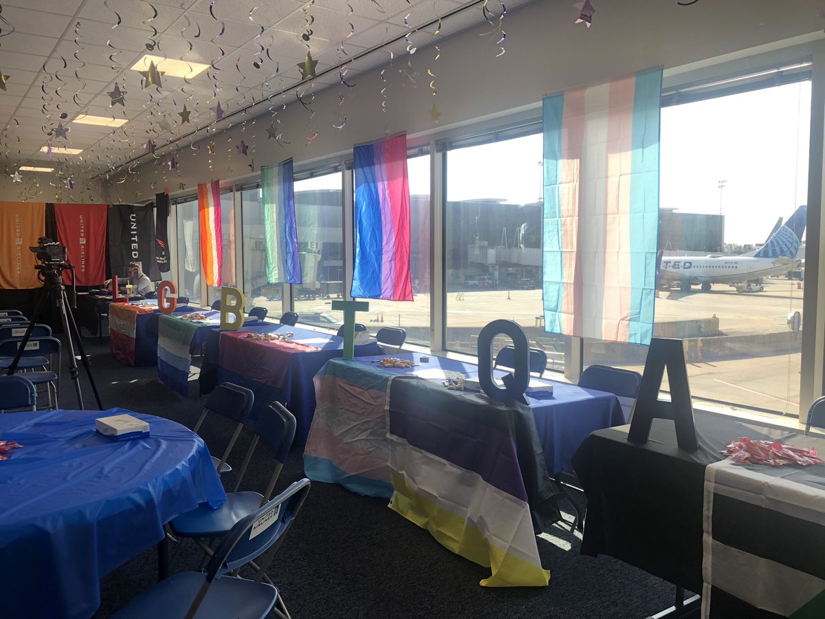 National Coming Out Day at IAH! It was a great event with some very sincere life experiences expressed. It was a very nice celebration on how far we have come! 🌈❤️🏳️‍🌈 #IAH @united @philgriffith63 @AubreyAtUnited @DJBardlette @billwatts_11 @AndyJamison2 @jbozboswell