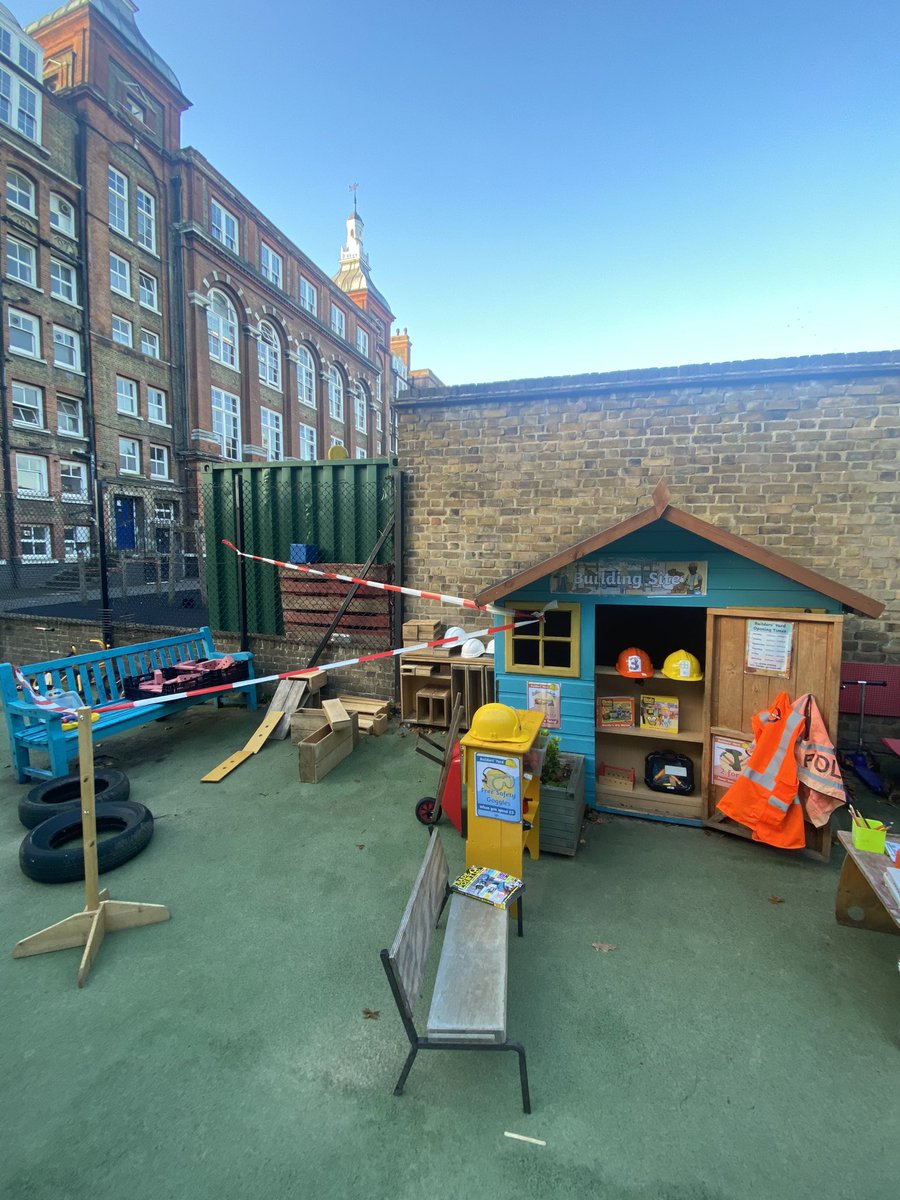 MontemSchool's tweet photo. This week, Cherry Class are… BUILDERS 👷🏾‍♀️👷🏻 

The children worked collaboratively to build their constructions and came up with their own ideas! 

#eyfs #earlyyears #constructionarea #outdoorplay #roleplay #montemprimary #montemnursery #islington https://t.co/VlcAQIfqbR