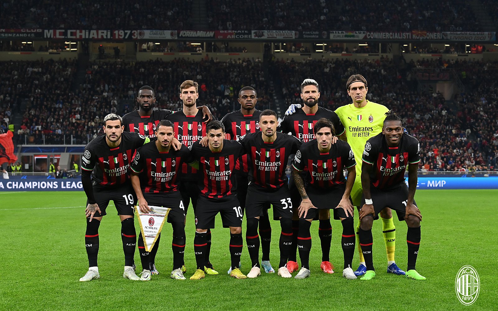 AC Milan on X: ❤🖤 #ACMCHE #UCL #SempreMilan  / X