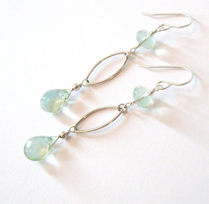 sendinglovegems's tweet image. Green Fluorite Tear Drop Long Earrings, Sterling Silver Leaf Shape Ellipse, Ear Wire Options in 925 tuppu.net/4d9cbf6f #SendingLoveGallery #Etsy #LeafShape