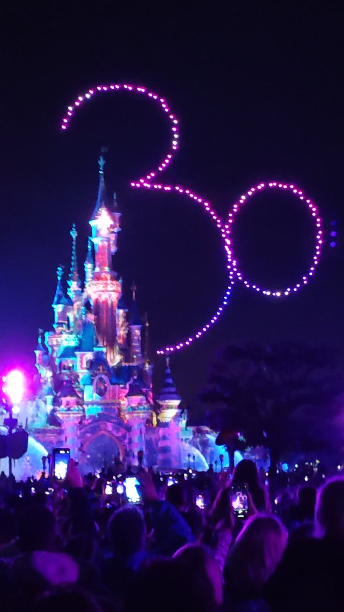 TeamCastagnet's tweet photo. Disneyland Paris 30.
DISNEY D-LIGHT Show.
@DisneylandParis
#DisneyDLight #ShowNocturne #30ansDisneylandParis #30ansdeMagie #DisneylandParis2022 #DisneylandParis30thAnniversary #DisneylandParis #Disney #DLP30 #DisneylandParis30 #DisneyParks #UnMondeQuiSIllumine (#Photo) (#Picture) https://t.co/vWWN9K5Fet
