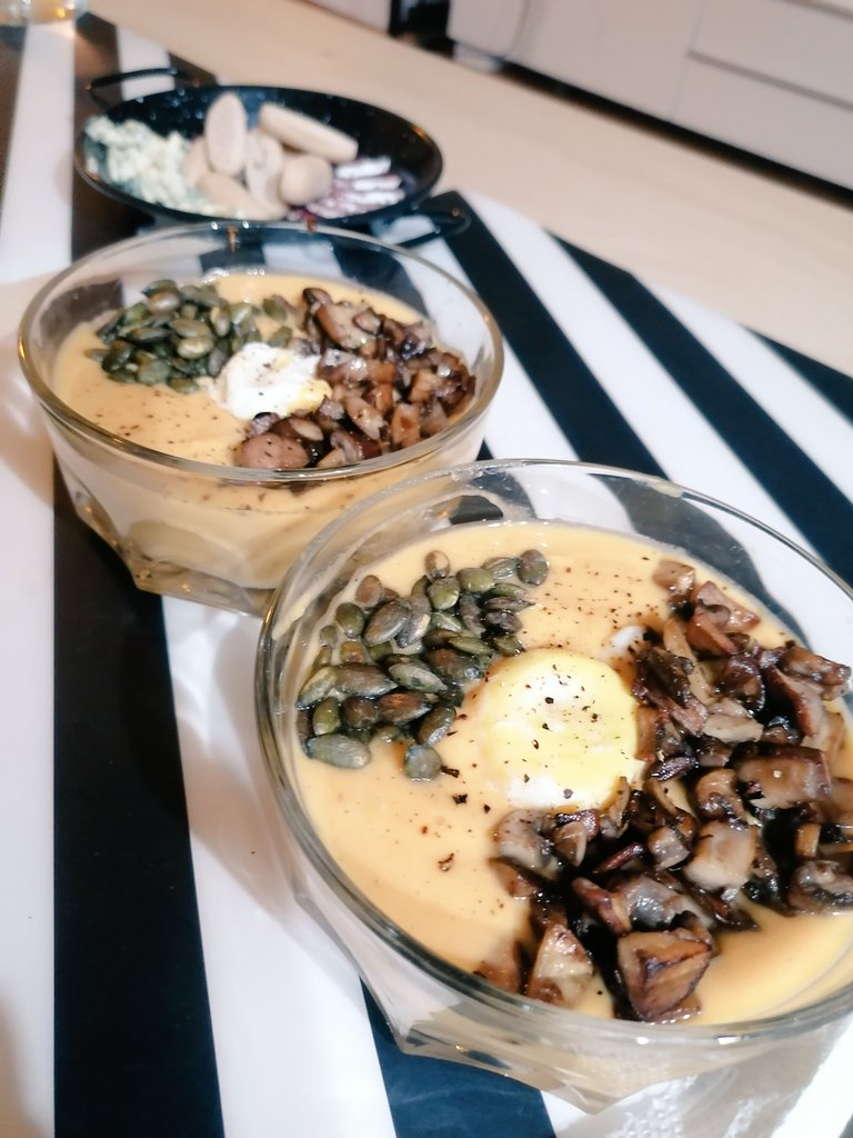 thisismimiespi's tweet photo. Autumn is officially here 😋 https://t.co/oVVtpxwVnO