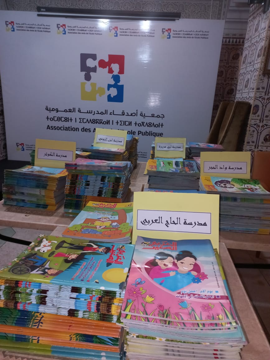 LBensliman's tweet photo. Ce qui entretient la volonté et l'espoir,c'est aussi l'engagement sincère et silencieux des bénévoles, ici, en famille !
Des lots de magazines destinés aux écoles pour la promotion de la lecture...
#bénévolat#lecture https://t.co/SmTCDJ7LHM