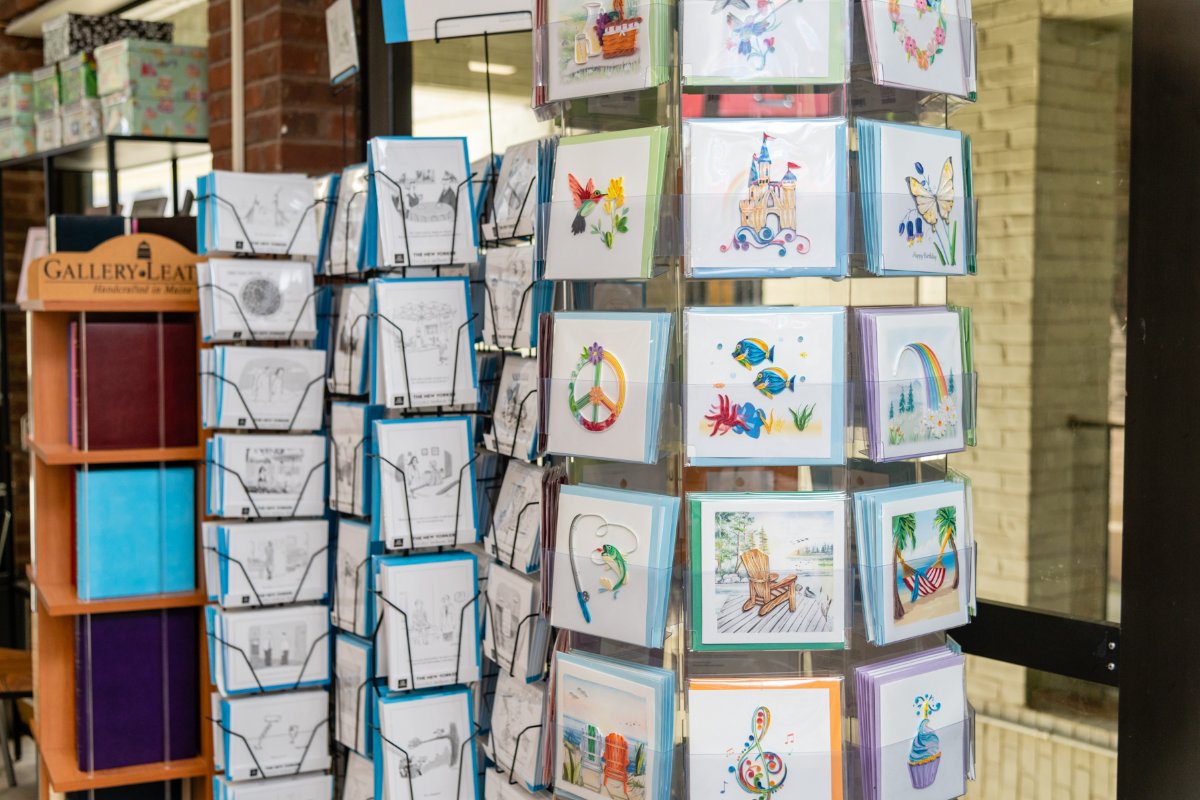 hillframe's tweet image. At #CapitolHillFrameAndPhoto, you'll find a little something for all the special people in your life! #FrameShop #WashingtonDC