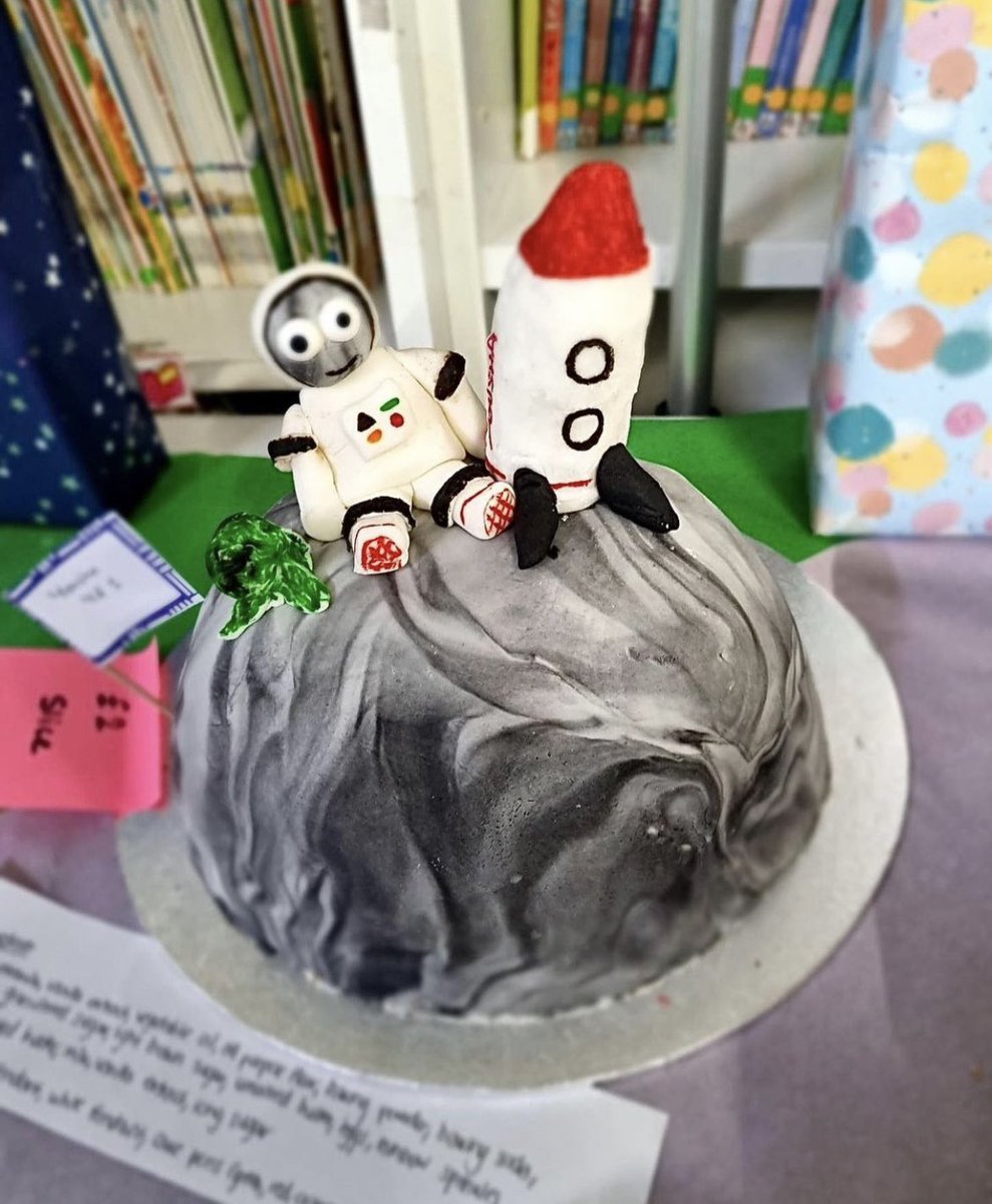 LutonOakwood's tweet photo. Here are some of our marvellous cake entries from our #MacmillanCoffeeMorning cake competition!🎂🍰🧁😋

#cake #creative #primaryschool https://t.co/zyVOIPvMKN
