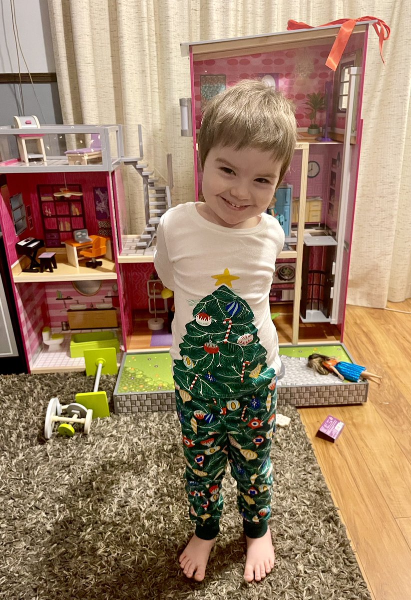 RizzoFoundation's tweet photo. The Grant A Wish Spectacular is back!

This program provides the holiday joy that every child deserves. Families that are chosen will provide their "wish list." Gifts will then be delivered to your families door before the holidays. 

Apply here:
https://t.co/nG3VCyjo6k https://t.co/XUCoiLMSkh