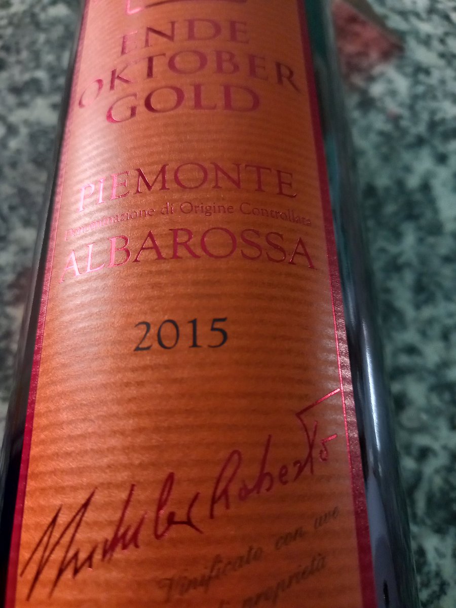 royurscheler's tweet photo. L'Albarossa è un vitigno autoctono piemontese nato negli anni '30 da un incrocio tra Barbera e Nebbiolo di Dronero o Chatus.
Allevata esclusivamente in acciaio, la vendemmia attualmente disponibile è la 2015. 
Vieni a scoprirla anche Tu! 
Ti aspettiamo in cantina 🍇 https://t.co/JCtfs9FEBr