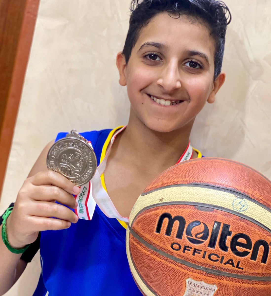 اول ميدالية فضية احصلها بمشاركتي ببطولة محلية لاشبال كرة السلة 💪🏀💪

#سكري_الان