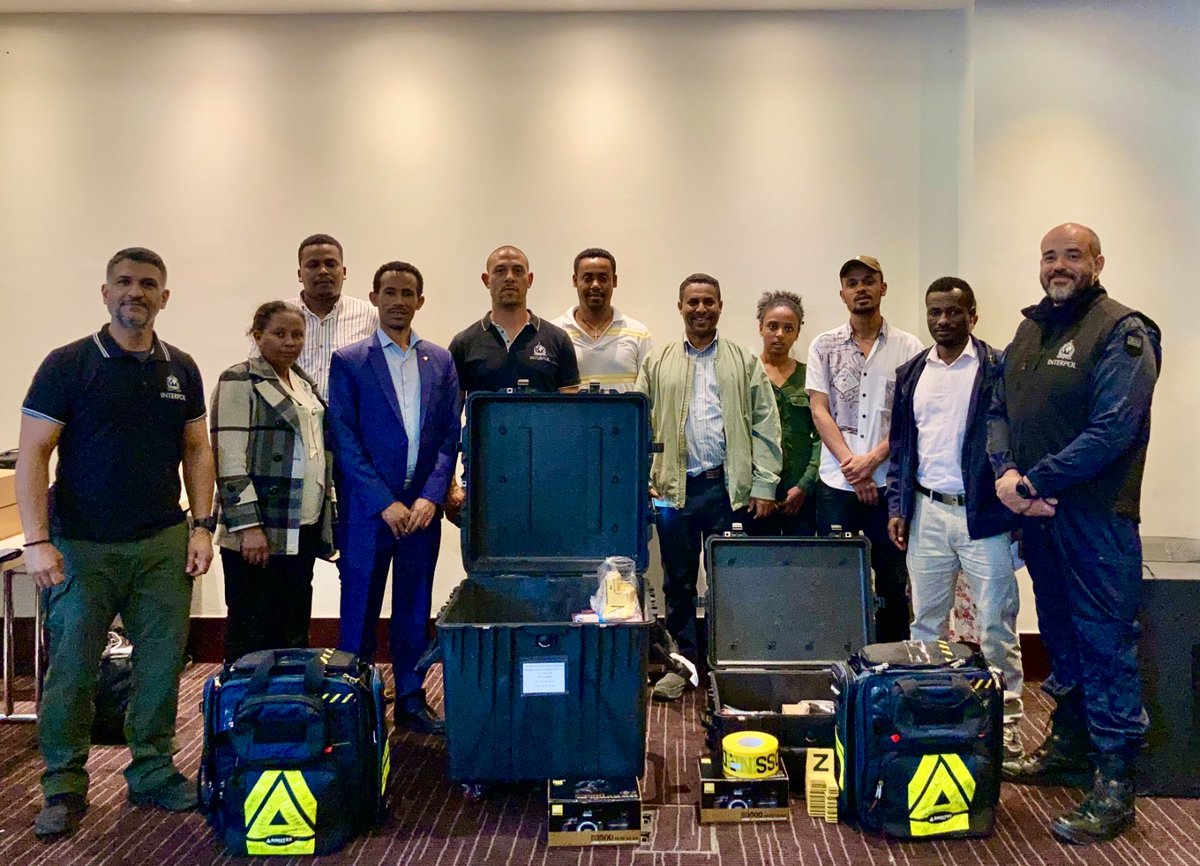 INTERPOL_HQ's tweet photo. Two crime scene investigations kits were donated to the Ethiopian Maritime Authority and the Ethiopian Forensic Police via the INTERPOL National Central Bureau.
For more information on the #RedSea_Programme:
https://t.co/STth6gqgfe https://t.co/AZ1Q7wXRE1