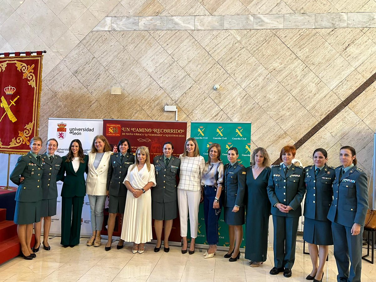 En el día de la #GuardiaCivil, todo nuestro agradecimiento a su dedicación, entrega y ejemplo de servicio a #España. #DiadelaHispanidad