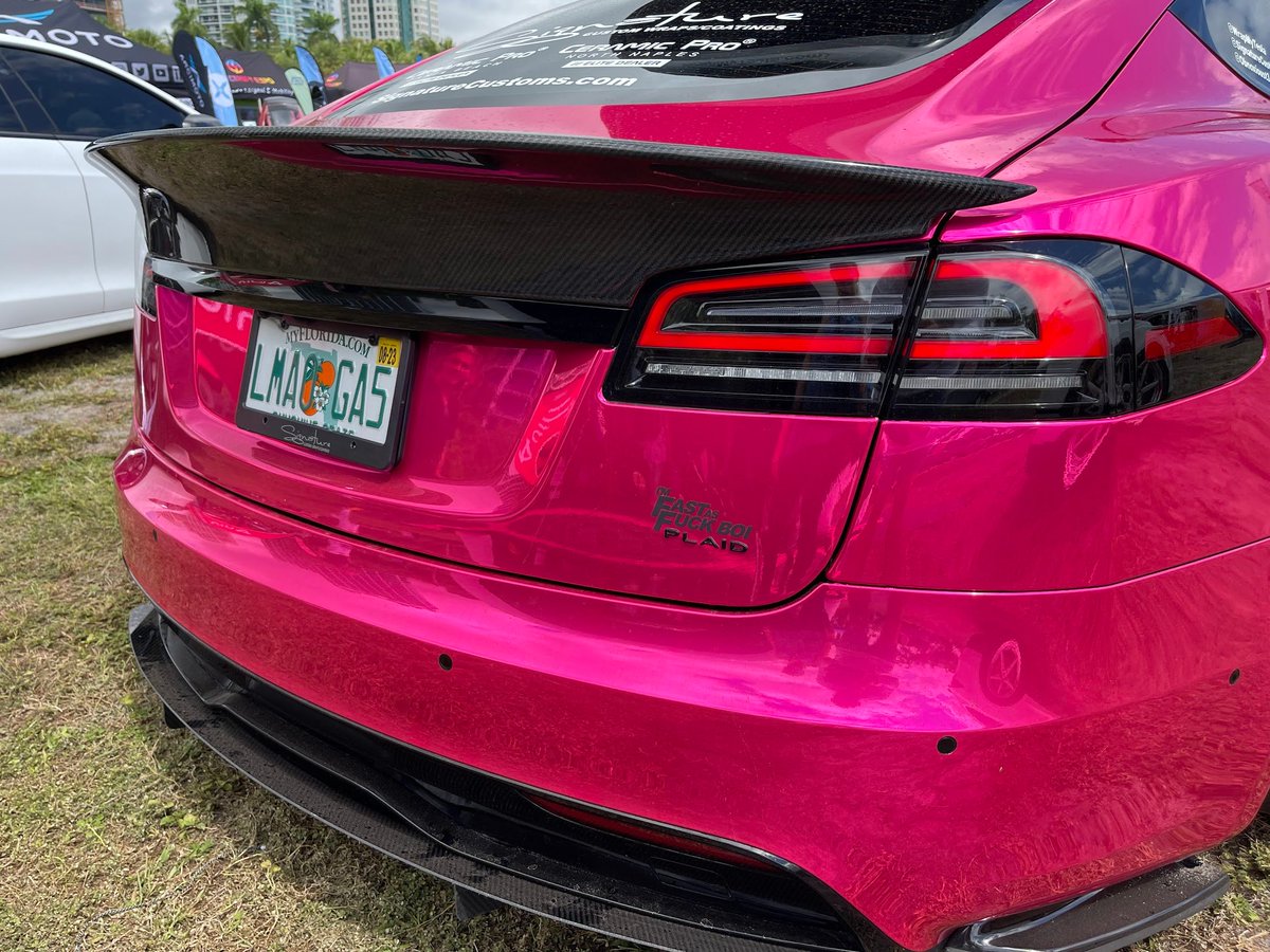 JohannBeukes's tweet photo. A Miami-izer version of a #TeslaPlaid https://t.co/ytBG1NNq5L