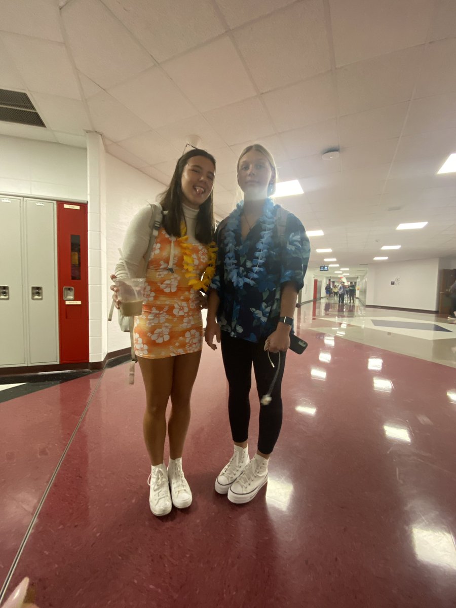 noelwhiting_'s tweet photo. SUMMER #SENIOR @PTownStuCo https://t.co/DjwyycCZgF
