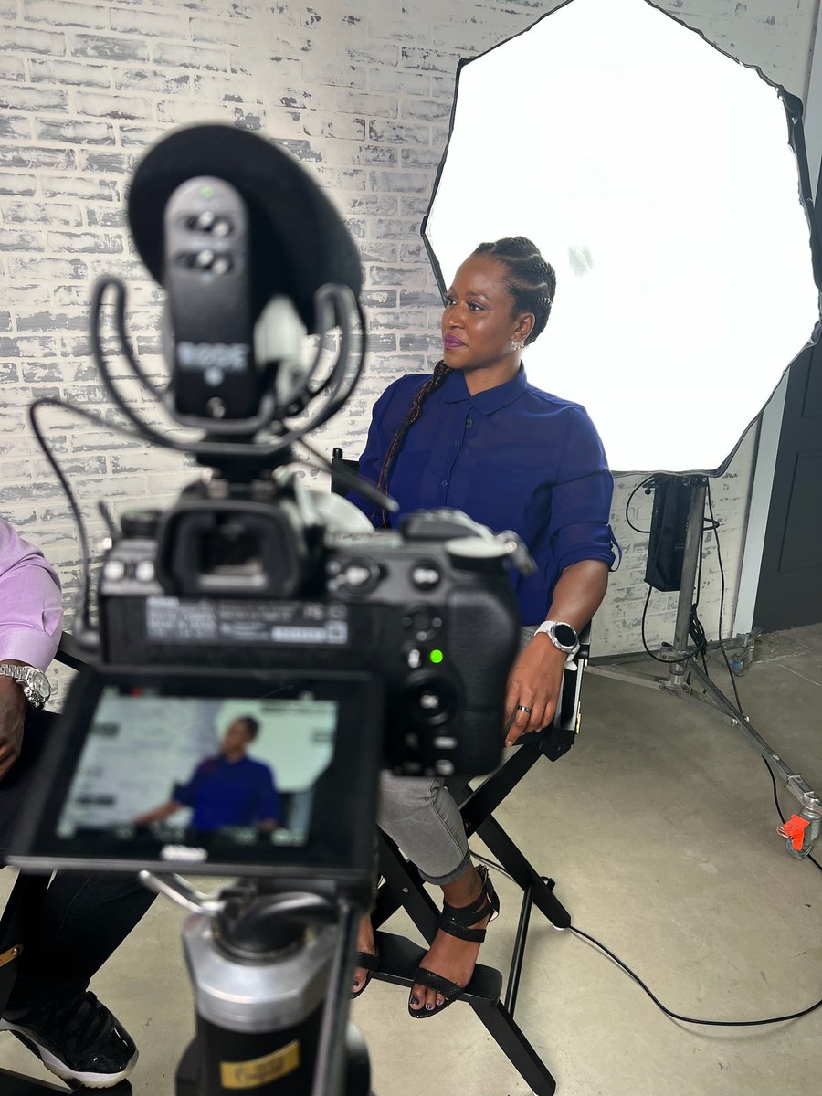 TabnieDozier's tweet photo. Tabnie Dozier Enterprises is already making moves!! I've been hired as Media Specialist &amp; Storyteller for @raymontharris 🥳🥳 The retired NFL Player left the corporate space TWO weeks after I did and has started his own company. 
#Entrepreneurship #PURPOSE #blackexcellence https://t.co/thPI8h8U5X