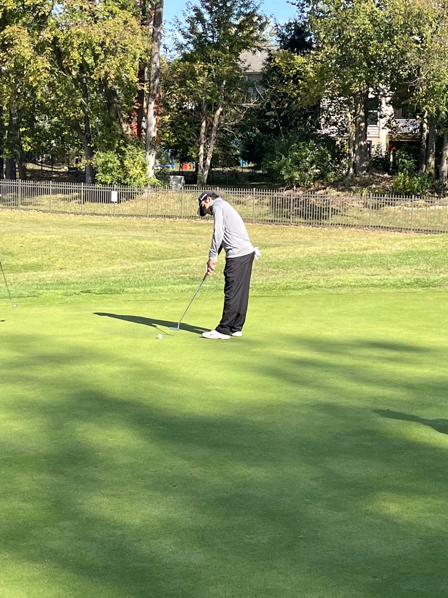 lakwestboysgolf's tweet photo. Michael Fickle draining some putts during his practice round at Heatherwood Golf Club. Districts are on Thursday ⛳️ https://t.co/JVmsrJcLrC