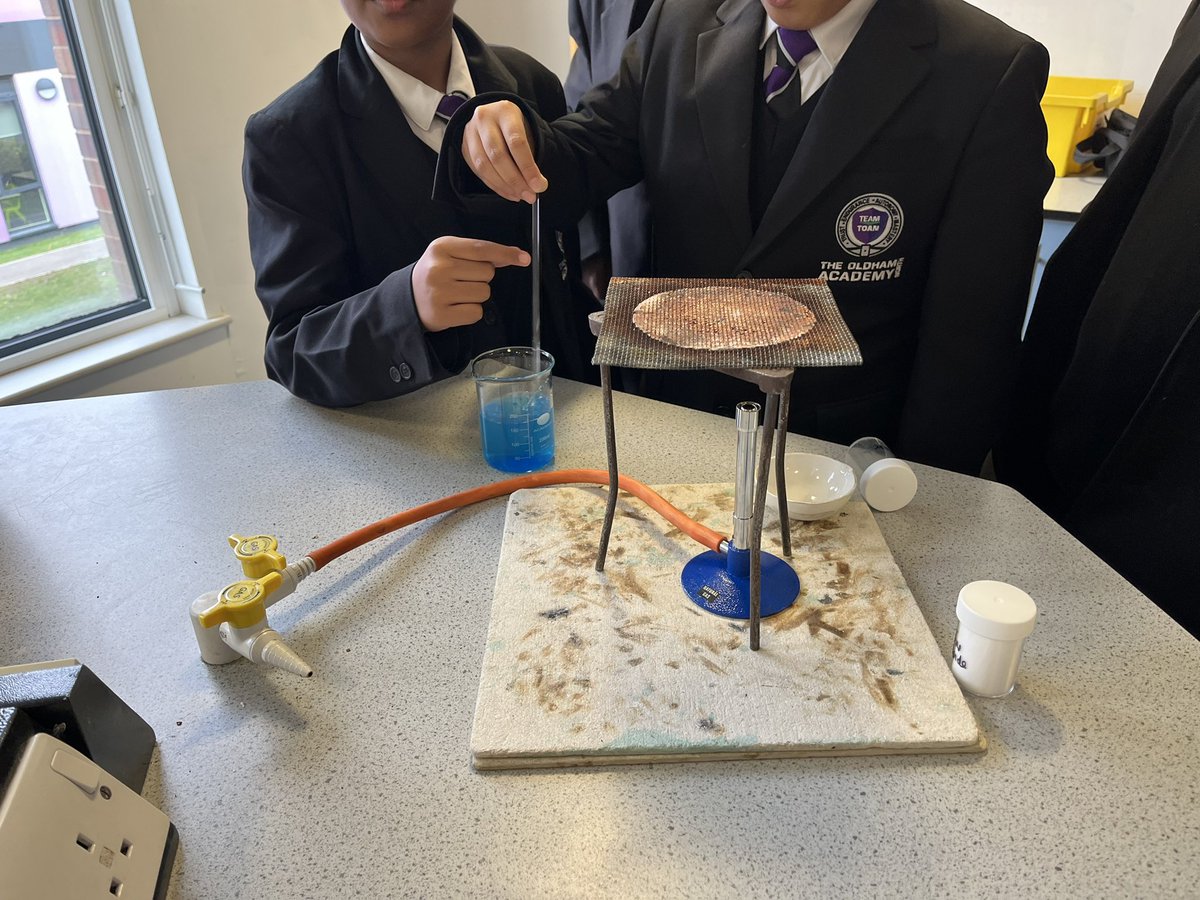 TOAN_Science's tweet photo. 36 students this week making the TOAN jewels. Mr James is loving Big Bang Club 💥💎 @OldhamAcademy @TOANCoCurClubs https://t.co/lLoxL6YSgR