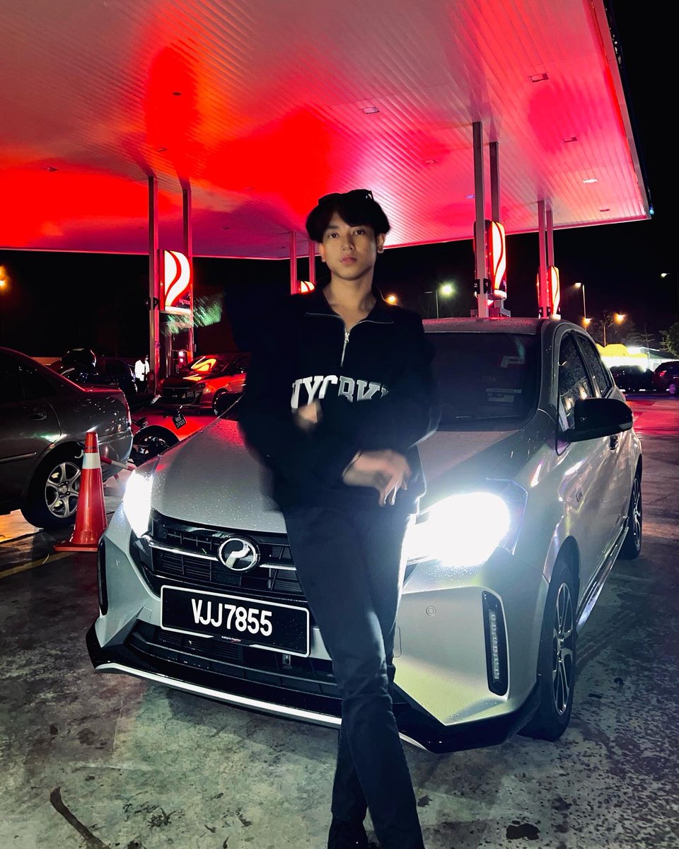 vdamiean's tweet photo. alhamdullilah…my new commitment, tak sangka apa yang dikeluar dari mukut sejak dibangku persekolahan menjadi kenyataan, semuanya rezeki hope tahun depan semua orang stable amin🌹 https://t.co/WEpMpV20oZ
