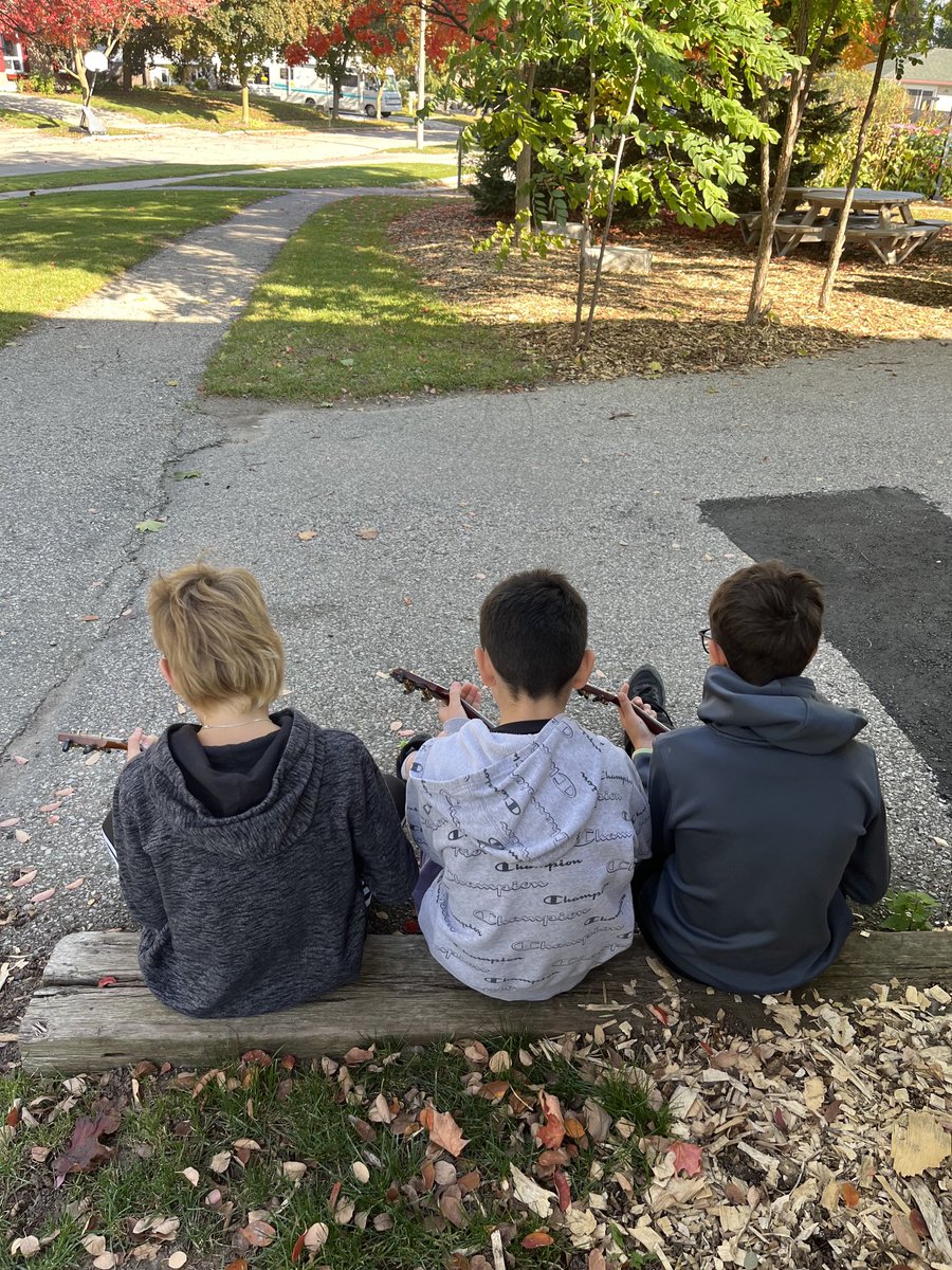 AMETFOenviro's tweet photo. So many ways to ‘play’ outside 🎸 
⁦@bedfordps⁩ 
#iAmOutside https://t.co/eJVcQ4kKA8