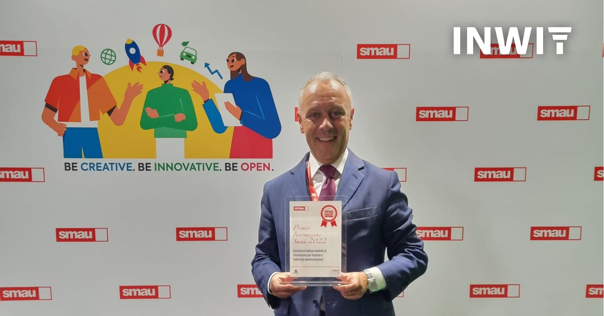 INWIT_Official's tweet photo. 🏆Oggi a @smaunotes, #INWIT riceve il Premio #Innovazione #SMAU 2022 ritirato da #MichelangeloSuigo @supermik14, Dir. ER, Comunicazione e Sostenibilità. Un importante riconoscimento, che premia il progetto della #torre in legno lamellare. https://t.co/dJF7WAoZQF