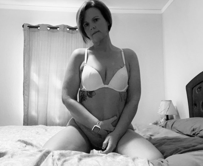 Awaiting your pleasure daddy https://t.co/887DUG18NQ