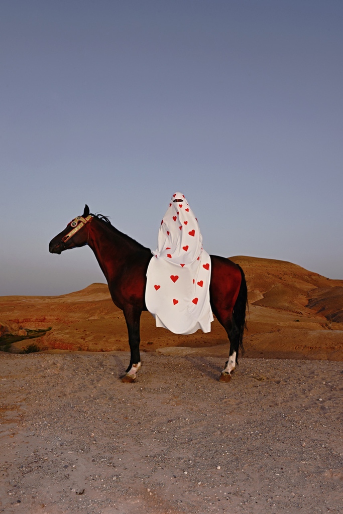 Over the past months, we have organised a series of interactive tours through the exhibition of Mous Lamrabat. Join the final tour on 13 October: foam.org/events/mous-la…

Luv Ryders, 2021 © Mous Lamrabat / Loft Art Gallery.

#foamamsterdam #mouslamrabat #amsterdam #photography
