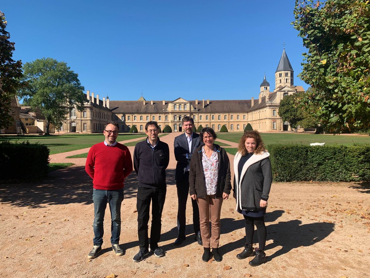 projet_jenii's tweet photo. Ateliers #JENII la semaine passée à #Cluny et #Metz pour visiter les installations de déroulage #bois, d'usinage et de forge afin de discuter #pédagogie dans les mondes #immersifs
#immersive #DigitalTwins #distancelearning
@frederic_delmas https://t.co/JzpKptjxVB