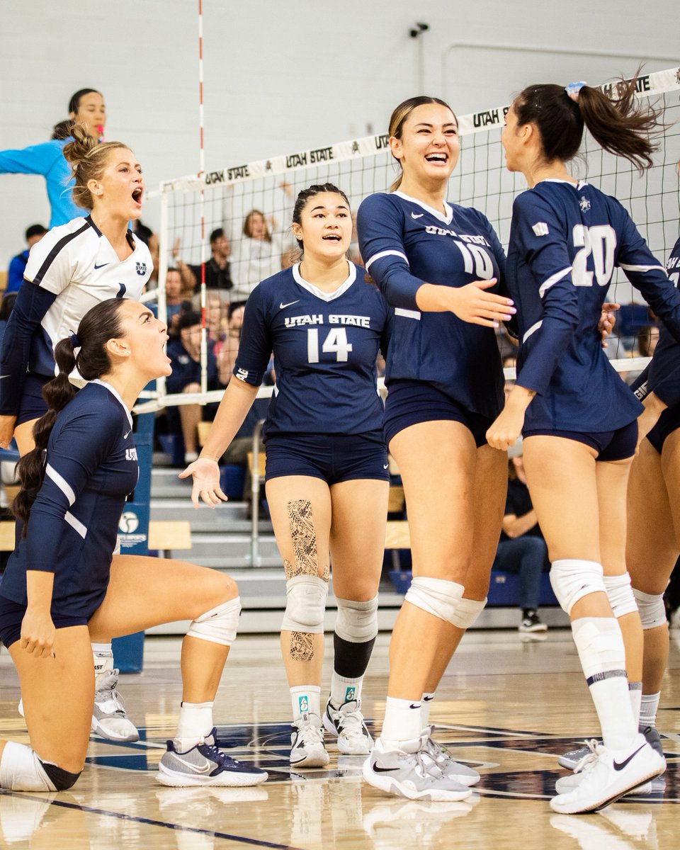 USUAthletics's tweet image. HUGE battle tonight in #ClubEstes. Bring your mom, bring your dad, bring a friend, BRING THE NOISE! 

➡️ 7:00 PM | @USUVolleyball 

#AggiesAllTheWay