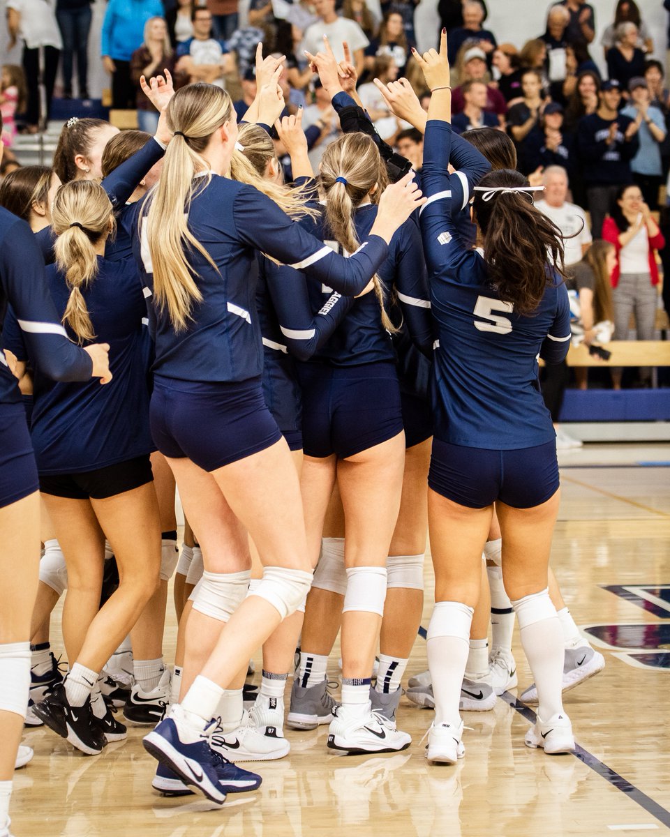 USUAthletics's tweet image. HUGE battle tonight in #ClubEstes. Bring your mom, bring your dad, bring a friend, BRING THE NOISE! 

➡️ 7:00 PM | @USUVolleyball 

#AggiesAllTheWay
