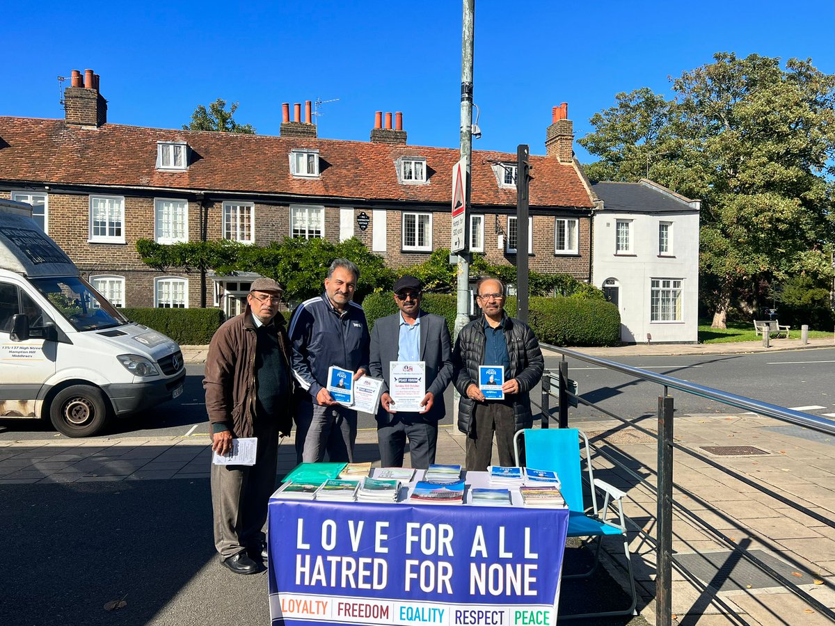 fazalmosque1924's tweet photo. Ahmadiyya Muslim Elders Association 🇬🇧 chapters #MosqueEast &amp; #MosqueWest are promoting #Peace &amp; #StopWW3 Compaign at allocated Village/Town Teddington &amp; EalingBroadway.
"World Crisis and Pathway to Peace
#Love4AllHatred4None
@EalingCouncil
@LBRUT
@charitywalk_uk
@ukmuslims4peace https://t.co/zi7wi9D1FV
