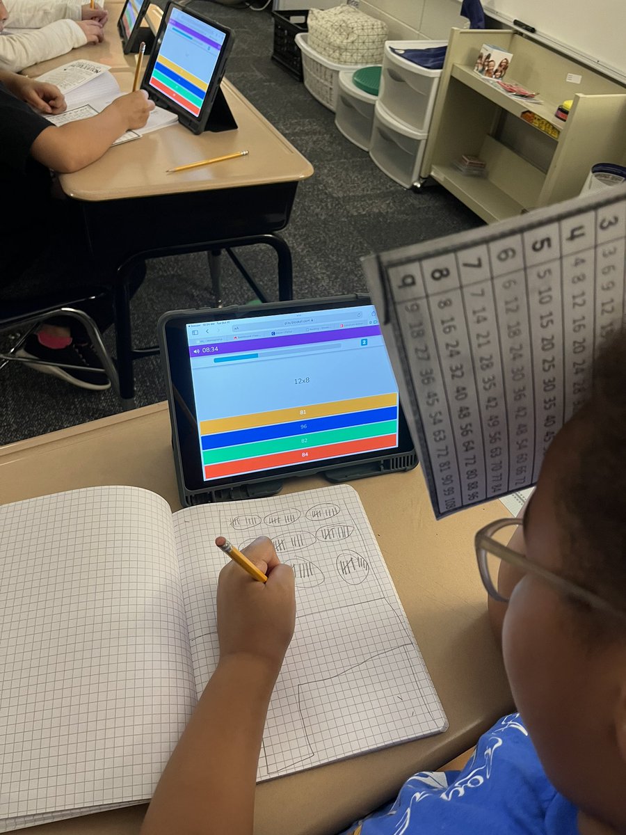 hlykkewi's tweet photo. Using Booklet to practice multiplication and proving our answers. @NorrisElem @MissVioli https://t.co/FJqENF5AUd