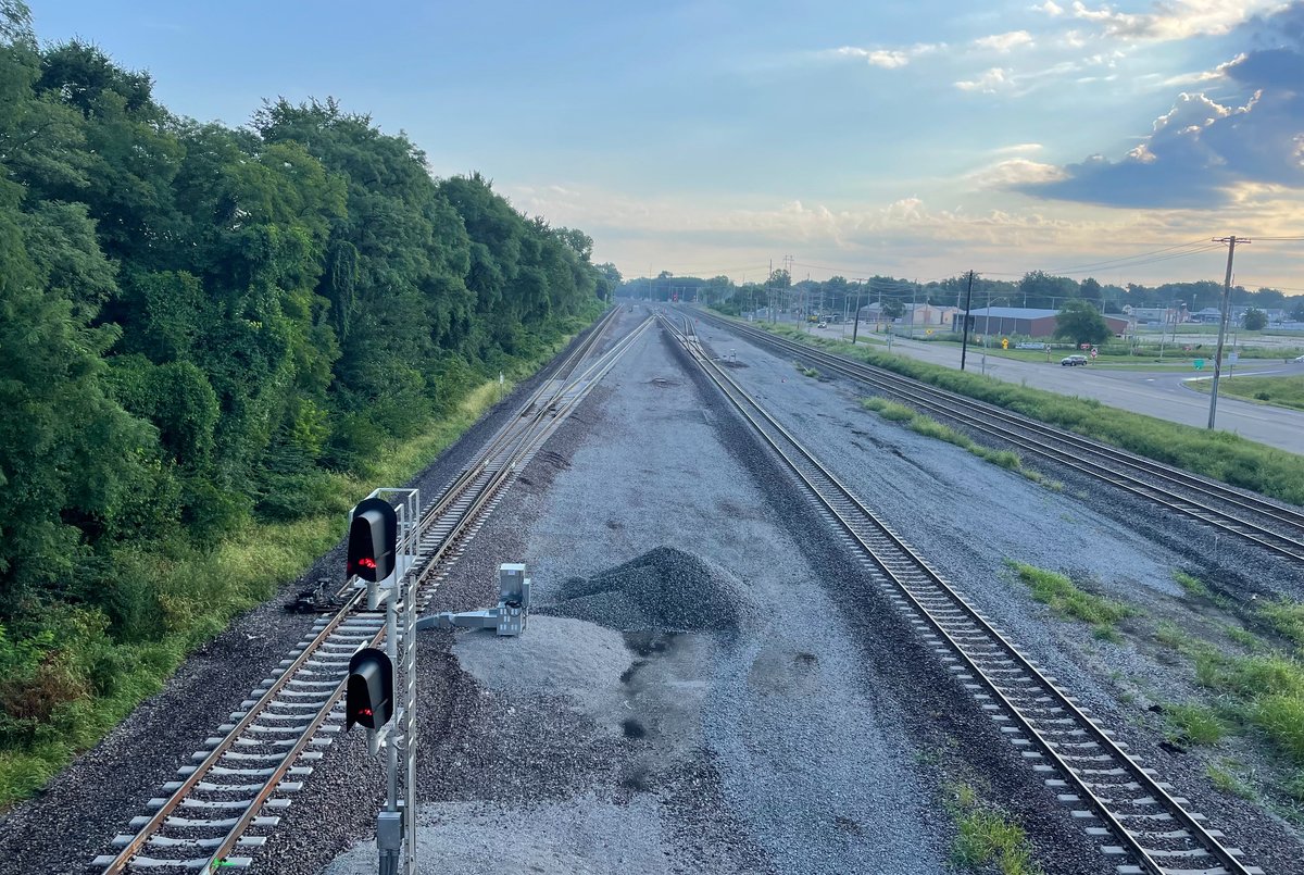 IDOT_Illinois's tweet photo. A yearlong project to untangle an outdated network of railroad tracks and signals in the Metro East was completed last week. This collaboration with @USDOTFRA and four railroads will streamline operations for freight and passenger rail. https://t.co/6DE7MtftY8 https://t.co/9BqQOT0JSR