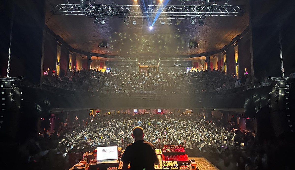 paulkalkbrenner's tweet image. A perfect start to the tour! Danke for dancing Montreal and NYC. 🖤

See you tonight Chicago…

10.11 - CHICAGO, IL
10.13 - DENVER, CO
10.15 - SAN FRANCISCO, CA

#paulkalkbrenner #pklive #northamerica