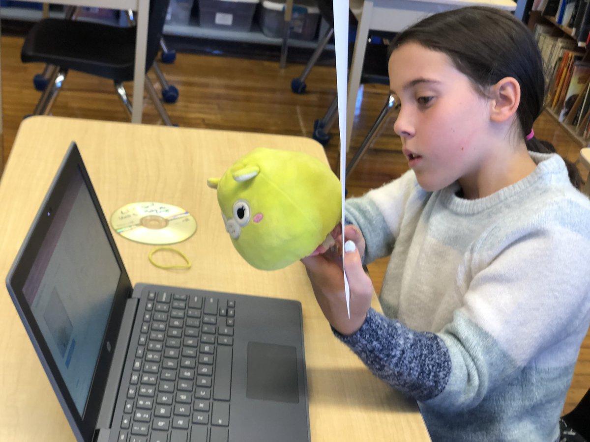 MrKSDyck's tweet image. Grade 5/6s @PortWellerPS also took many photos of common objects so that the #ArtificialIntelligence of #GoogleCreativeLab’s  #TeachableMachine (teachablemachine.withgoogle.com/train) would be able to tell them apart. #AI @KidsCoding @DigitalMomentCA @alexanderchen #Coding #Patterns #Camera