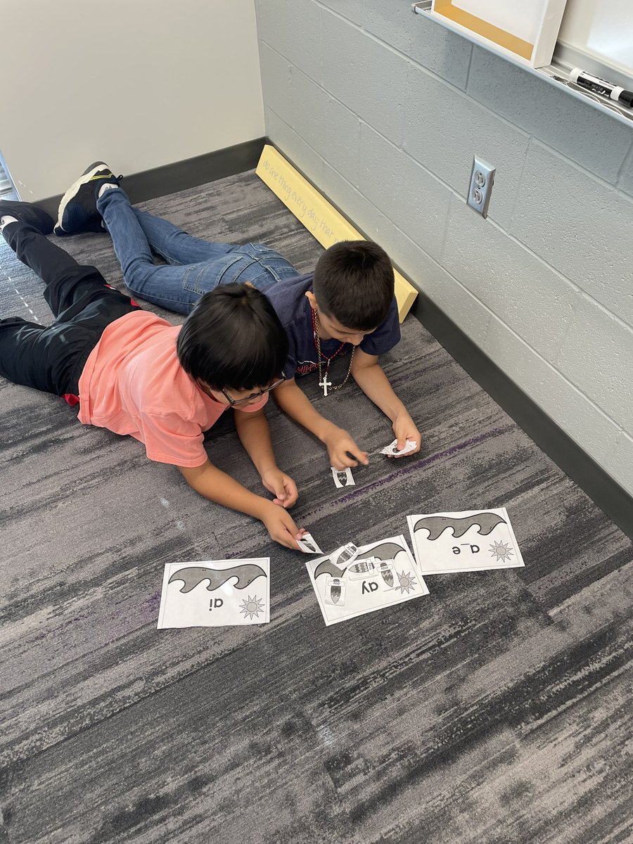Ss in iBlock are sorting ai/ay/a_e words! They are working together to say the word and sort it based on correct spelling patterns. <a href="/Cassell_Park/">Cassell Park Elementary ISD</a>