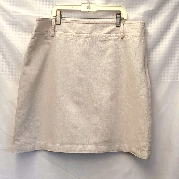 So good I had to share! Check out all the items I'm loving on <a href="/Poshmarkapp/">Poshmark</a> from @PhoenixAnnSt <a href="/tgehrke88/">Terri</a> #poshmark #fashion #style #shopmycloset #izod #loft: posh.mk/4UZEnmWO8rb