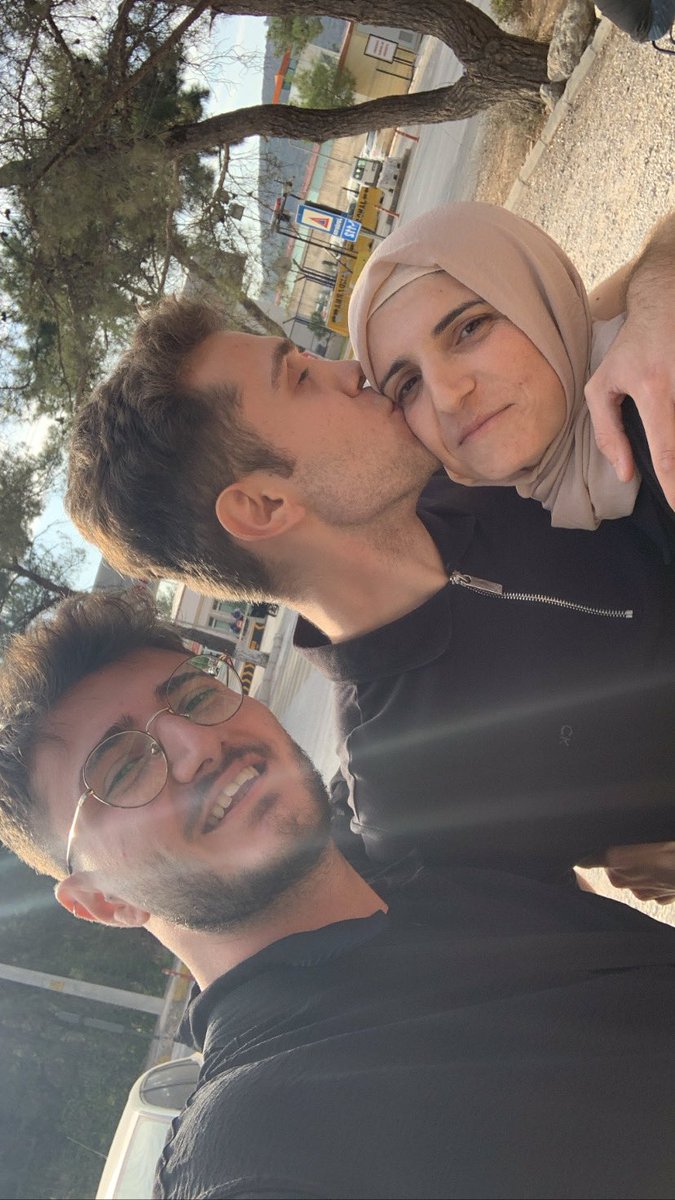 BERAAT !
14 yaşında terör örgütüne üye olduğu iddiasıyle 8 yıl 3 ay hapis cezası verilen ve 6 ayda üç defa tutuklanan kardeşim Mustafa Enis bugün beraat etti.

<a href="/YZGLLDGN/">YAZGÜLÜ ALDOĞAN</a> <a href="/myeneroglu/">Mustafa Yeneroğlu</a> <a href="/gergerliogluof/">Ömer Faruk Gergerlioğlu</a> <a href="/crkml/">Kemal Uçar</a> @MehmetAlkanTC @Gonlsy <a href="/Suavi_Suavi/">SUAVİ</a> <a href="/NataliAVAZYAN/">A. Natali AVAZYAN</a> <a href="/Cemrebirand1/">Cemre Birand</a>