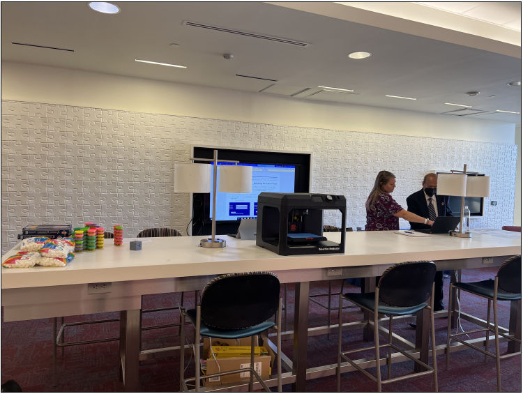 CoppinStateTech's tweet image. Hey Faculty and Staff, today is our "Digital Play Day 2022" come join us in STC 347 today 10/11 until 2 PM #csutech #digitalplayday