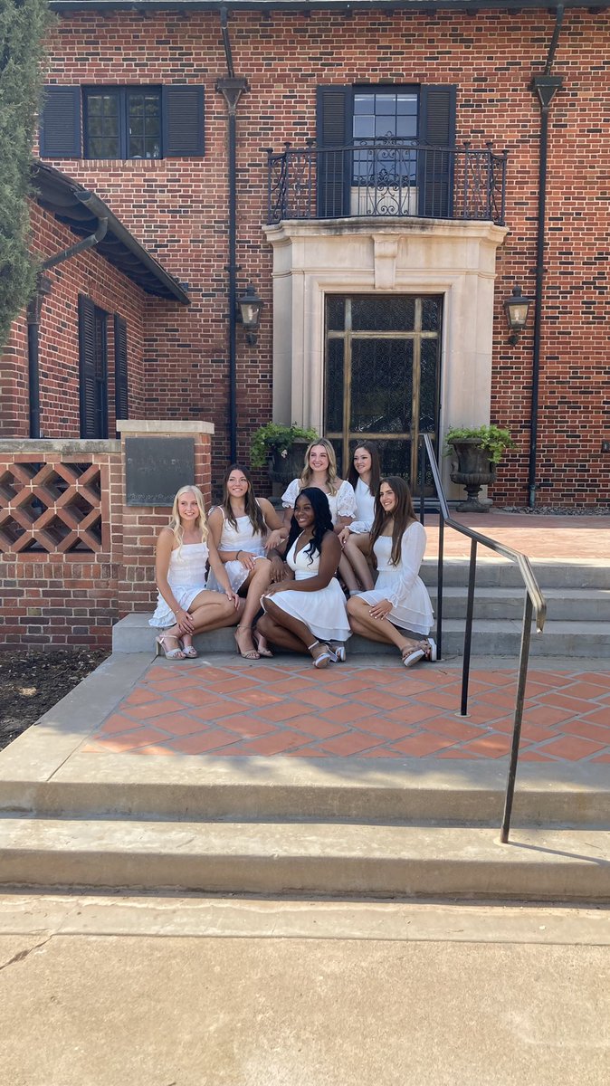 RebVolleyball's tweet photo. Our stunning seniors 🥹 We love you Rayah, Tatiyana, Claire, Kylee, Jordyn and Kendall https://t.co/NvDu1M3VHU